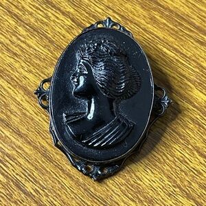 Antique Victorian Left Facing Cameo Mourning Brooch